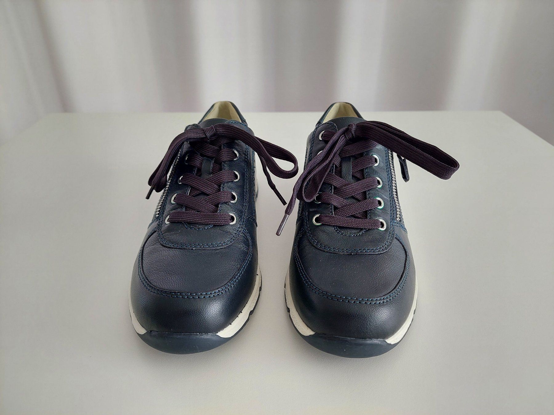 Scarpe da donna: Damen-Sneaker MEDICUS , Gr. 39 , voll echt Leder , fabrikneu – Nuovo (secondo la descrizione) da Zürich venduto da Lacoste06 1
