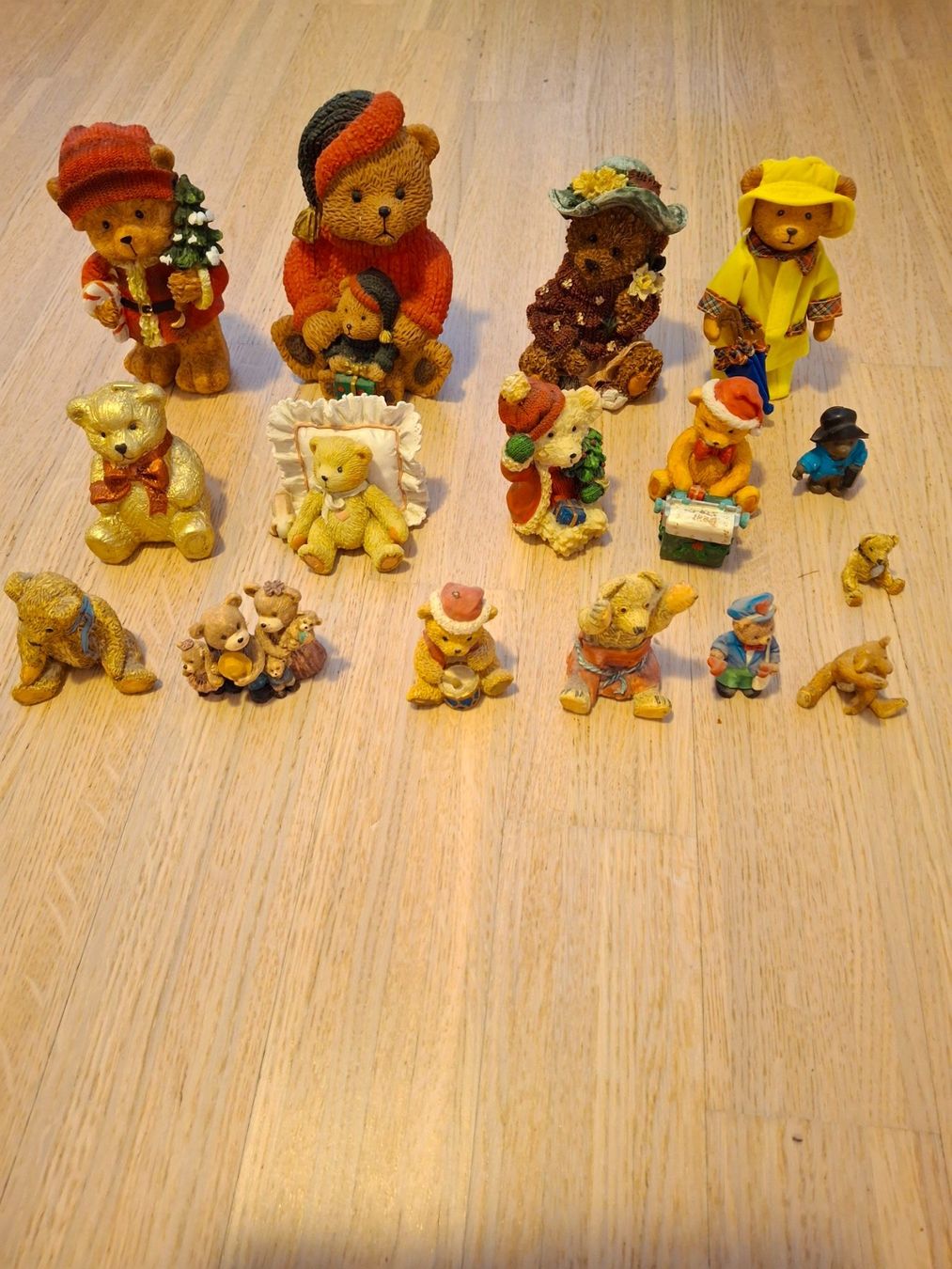 Figuren: 16 Teddybären-Figuren aus Hartplastik – Gebraucht aus Dietikon von Hwengi