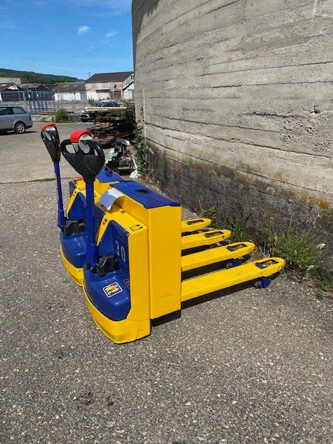 Stöcklin Carrelli elevatori e a forche: 2 x Stöcklin Elektro-Hubwagen – Usato da Laufen venduto da VERARMUS11 1