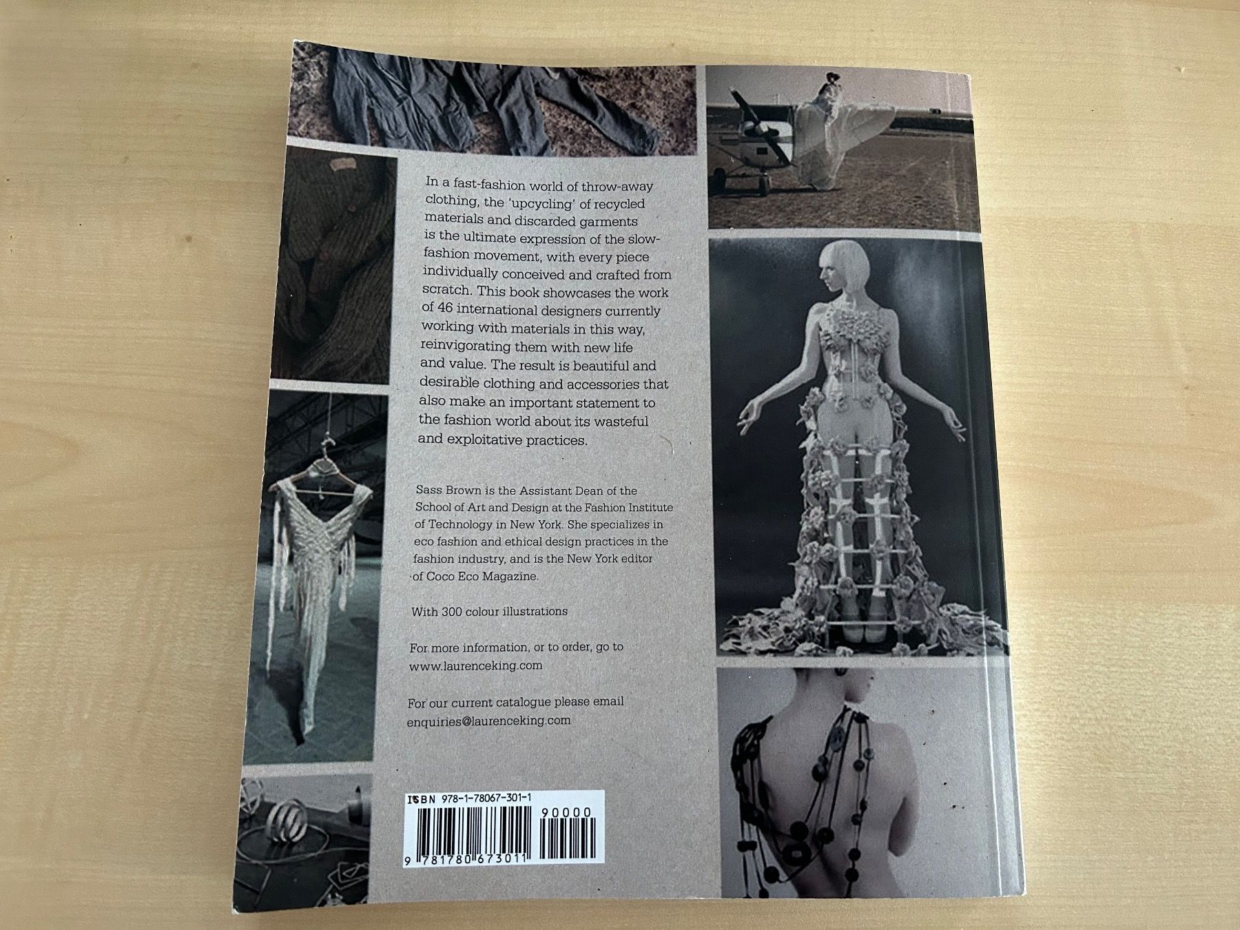 Bücher: Sass Brown: ReFashioned. Clothing from Upcycled Materials – Gebraucht aus Aarau von R-O-G-E-R 4