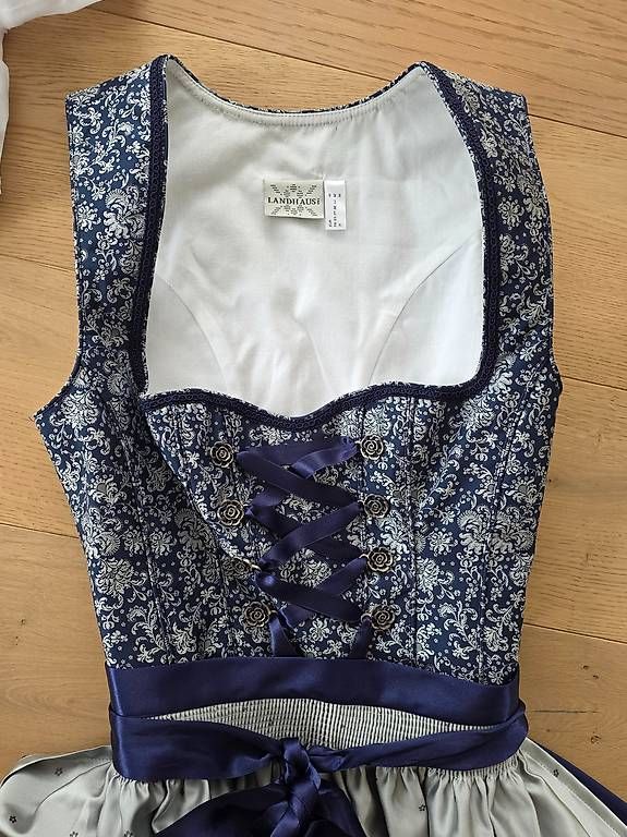 Vestiti: Dirndl Grösse 40 – Usato da Steffisburg venduto da aeb_ljf6 4