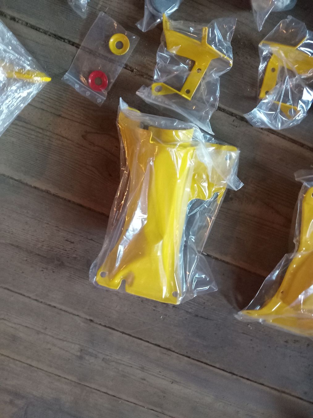 Audi Tutti pezzi di ricambio auto: Federbein Audi 80,90,coupe 8A0412034  8A0412033 set – Usato da Obergösgen venduto da typ_qb9v 4