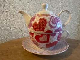 Teekanne mit Tasse