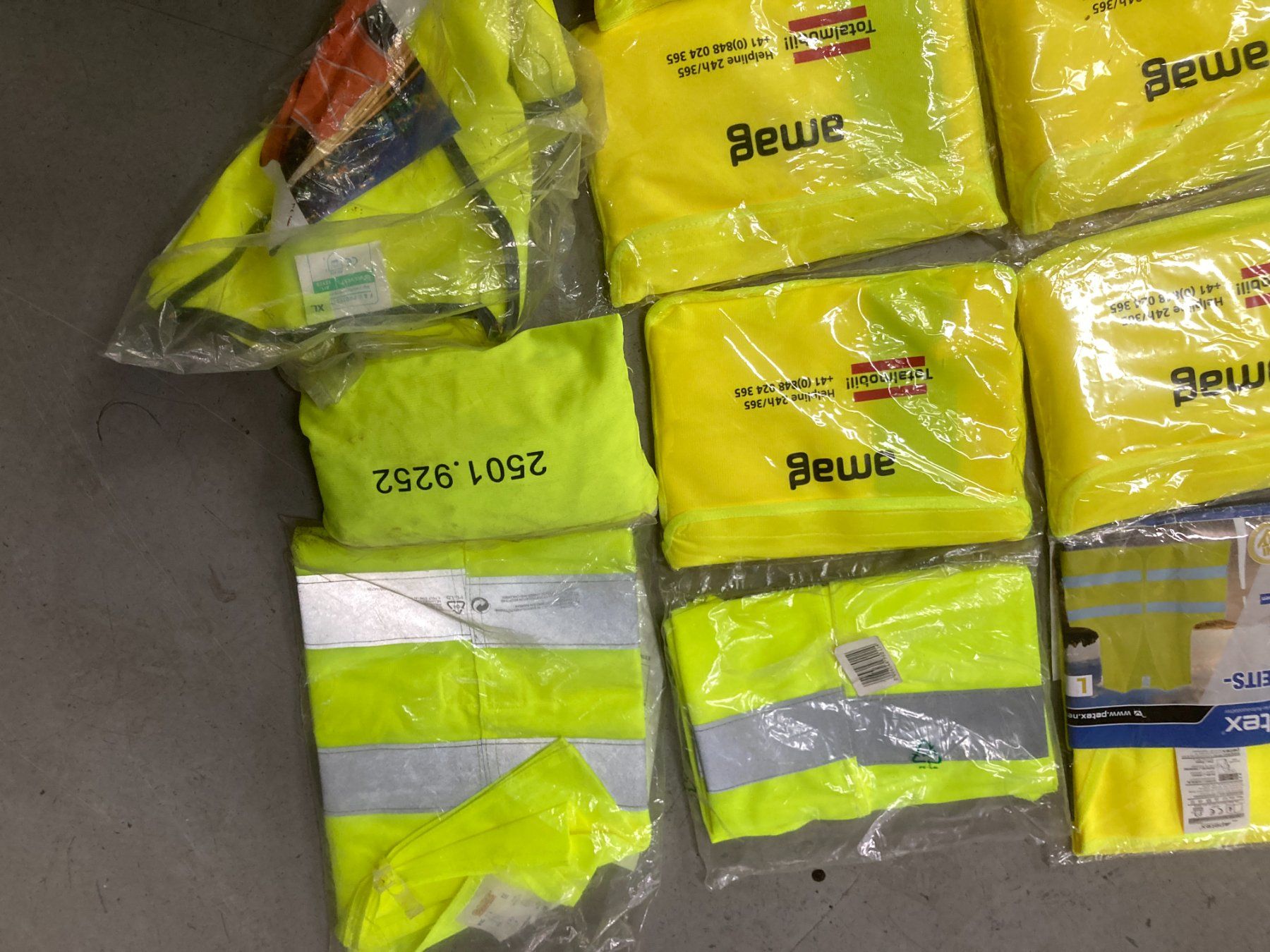Accessori per altri veicoli: 10 Set Warnwesten/Pannenset Auto – Nuovo e nell'imballaggio originale da Cham venduto da WB2223 3