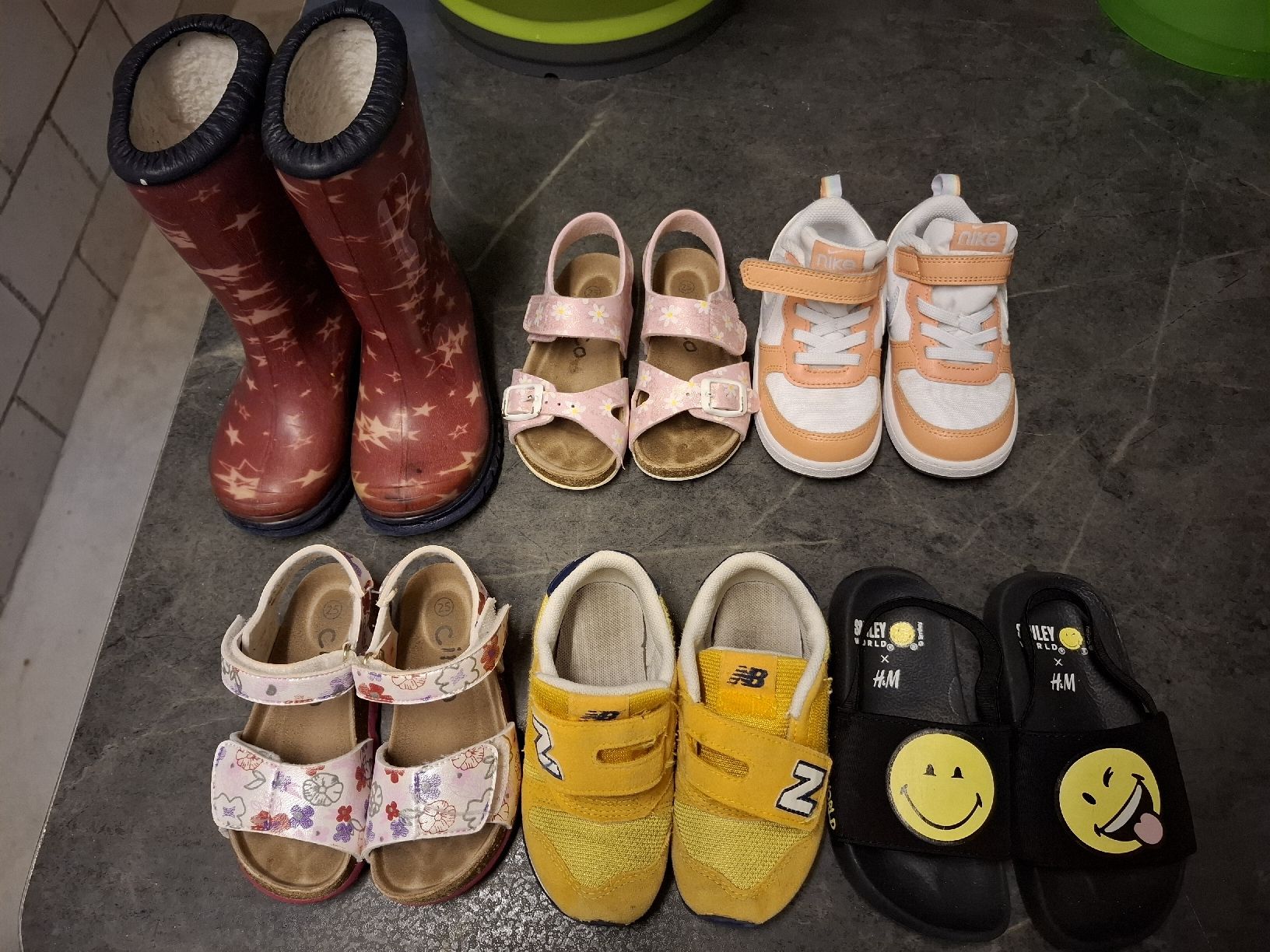 Scarpe per ragazzi: Kinderschuhe Gr. 25 – Usato da Neuenkirch venduto da Reisecaravan
