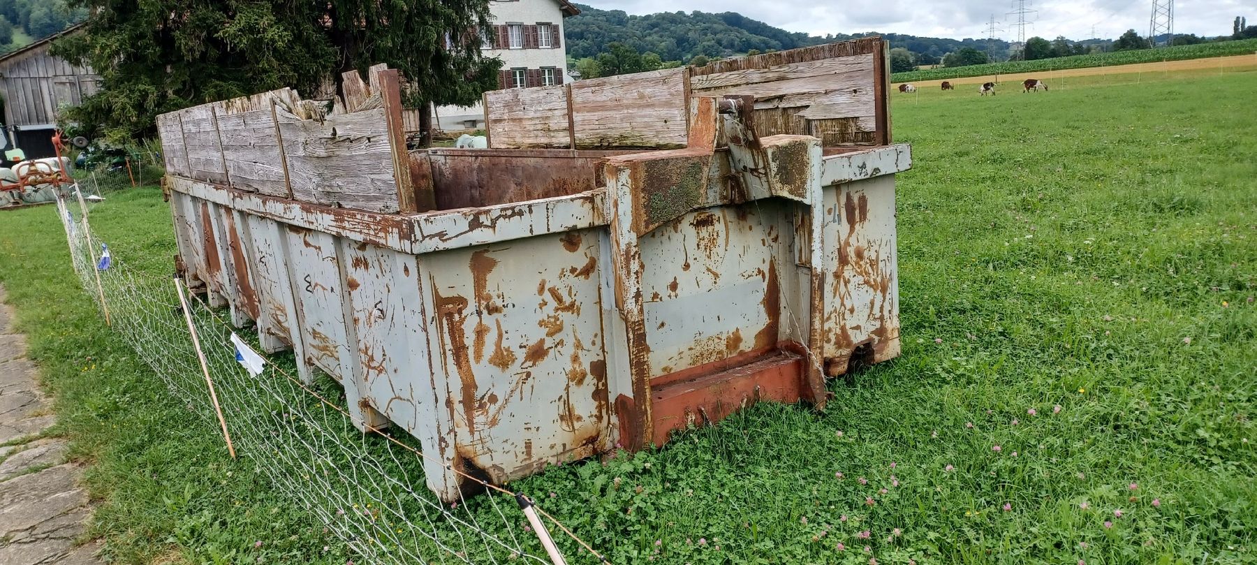 Contenitori edile: Abrollmulde /Hackengerät – Usato da Lommis venduto da Mondeo63070