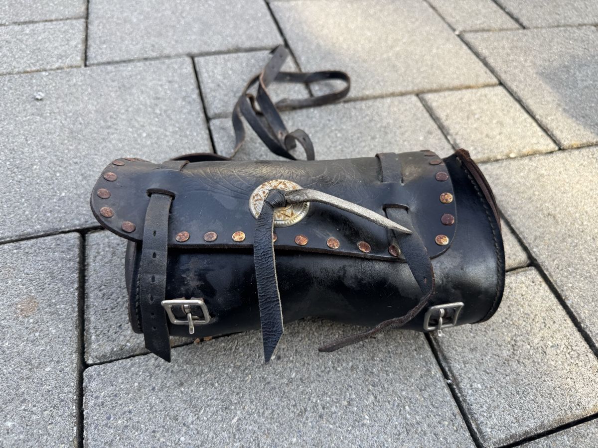 Harley-Davidson Alle Motorradersatzteile: Harley Davidson Lederrolle an Lenker  – Gebraucht aus Aathal-Seegräben von Romeo8607