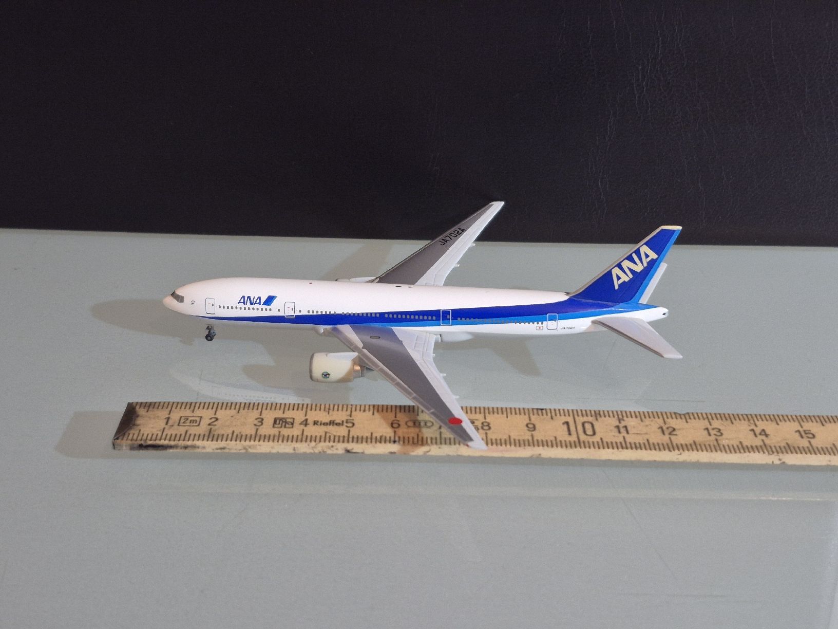 Kit di modellismo & Modellini statici: ANA All Nippon Airways 1:500 – Usato da Uetendorf venduto da myhome12 3