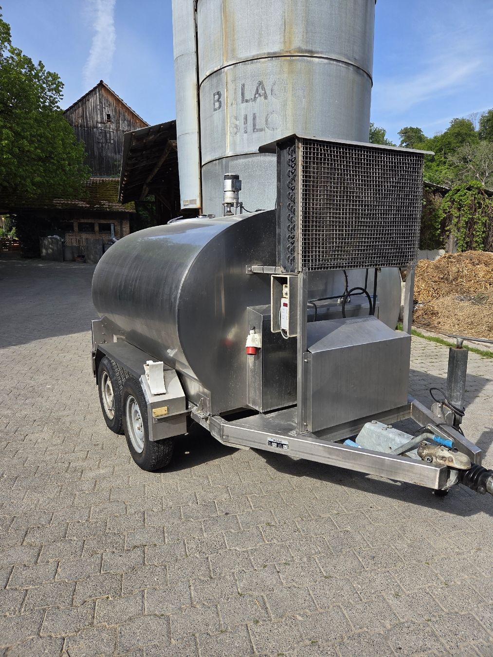 Tecnica di mungitura: Milchtank fahrbar 3000l – Usato da Maur venduto da Tscharina 1