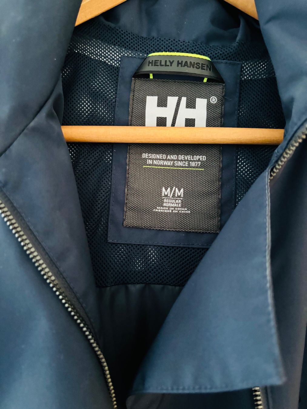 Helly Hansen Mäntel: Regenmantel Helly Hansen Grösse M dunkelblau – Gebraucht aus Basel von met_d6zt 3