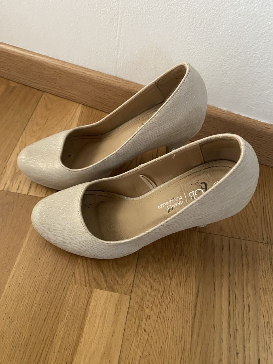 Scarpe da donna: Escarpins élégants beiges tailles 39 – Nuovo (secondo la descrizione) da Chamoson venduto da Pince26