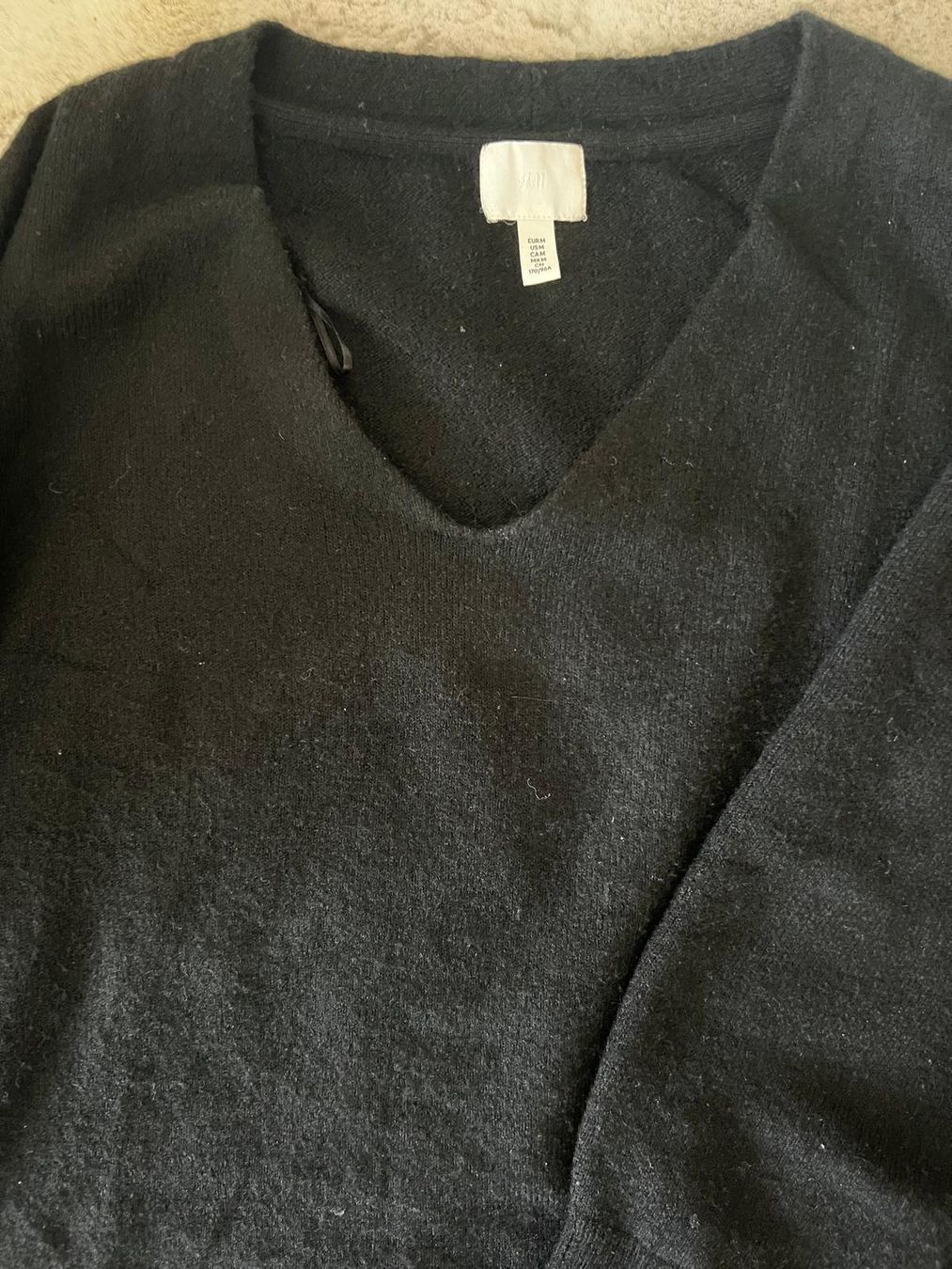 H&M Maglioni & Felpe: Schwarzer Oversized Pullover V-Ausschnitt Gr. M – Usato da Zürich venduto da lexi_alex 4