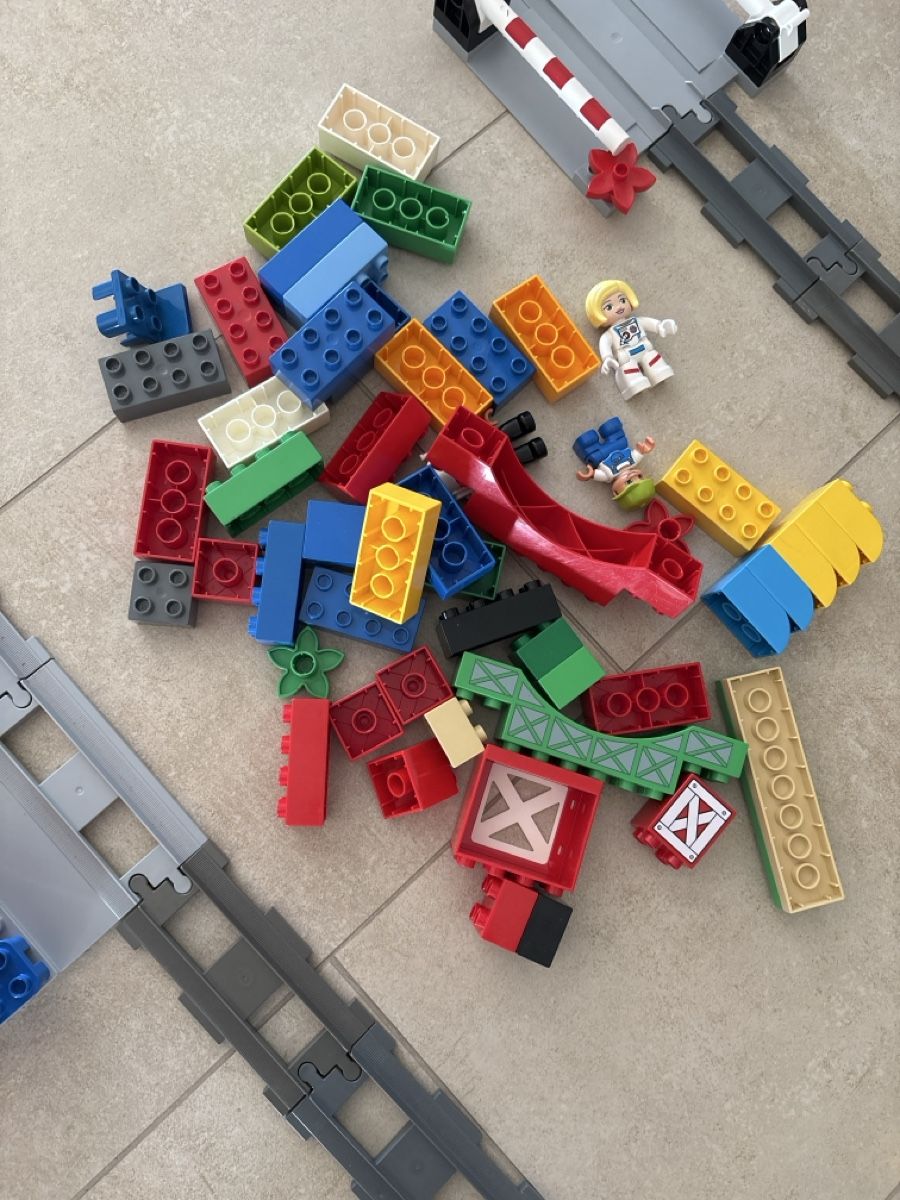 Lego Baukästen: Train Duplo intelligent + rails (Couleurs & Bluetooth) – Gebraucht aus Lausanne von pabernard 9