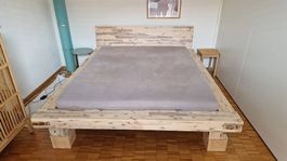 Doppelbett mit Akazienholz-Rahmen inkl. Rost & Matratze