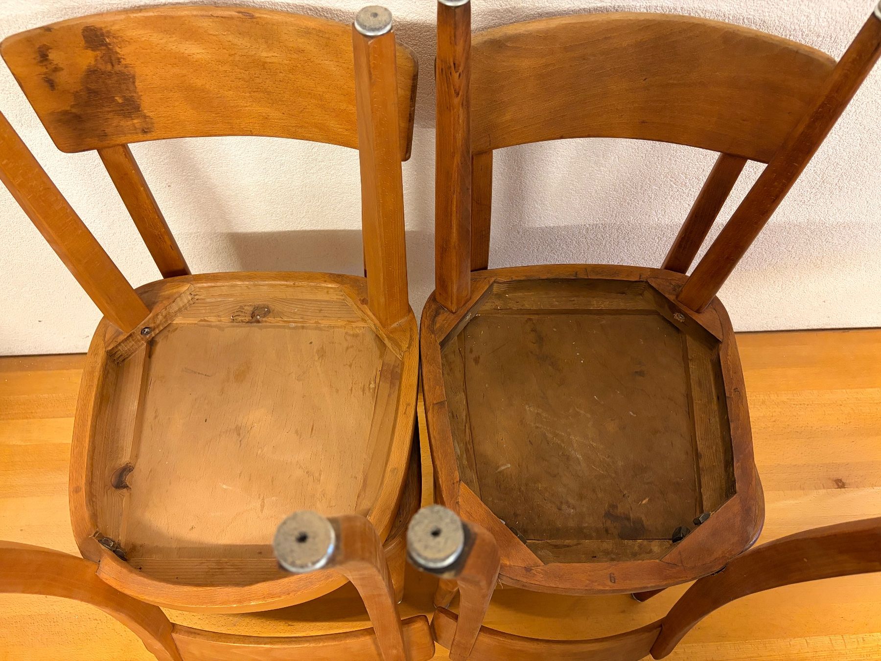 Stühle: 7 x Beizenstühle Klassisch – Gebraucht aus Zunzgen von ZUNZ 1