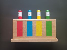 pop up toy bonhomme en bois sur ressorts