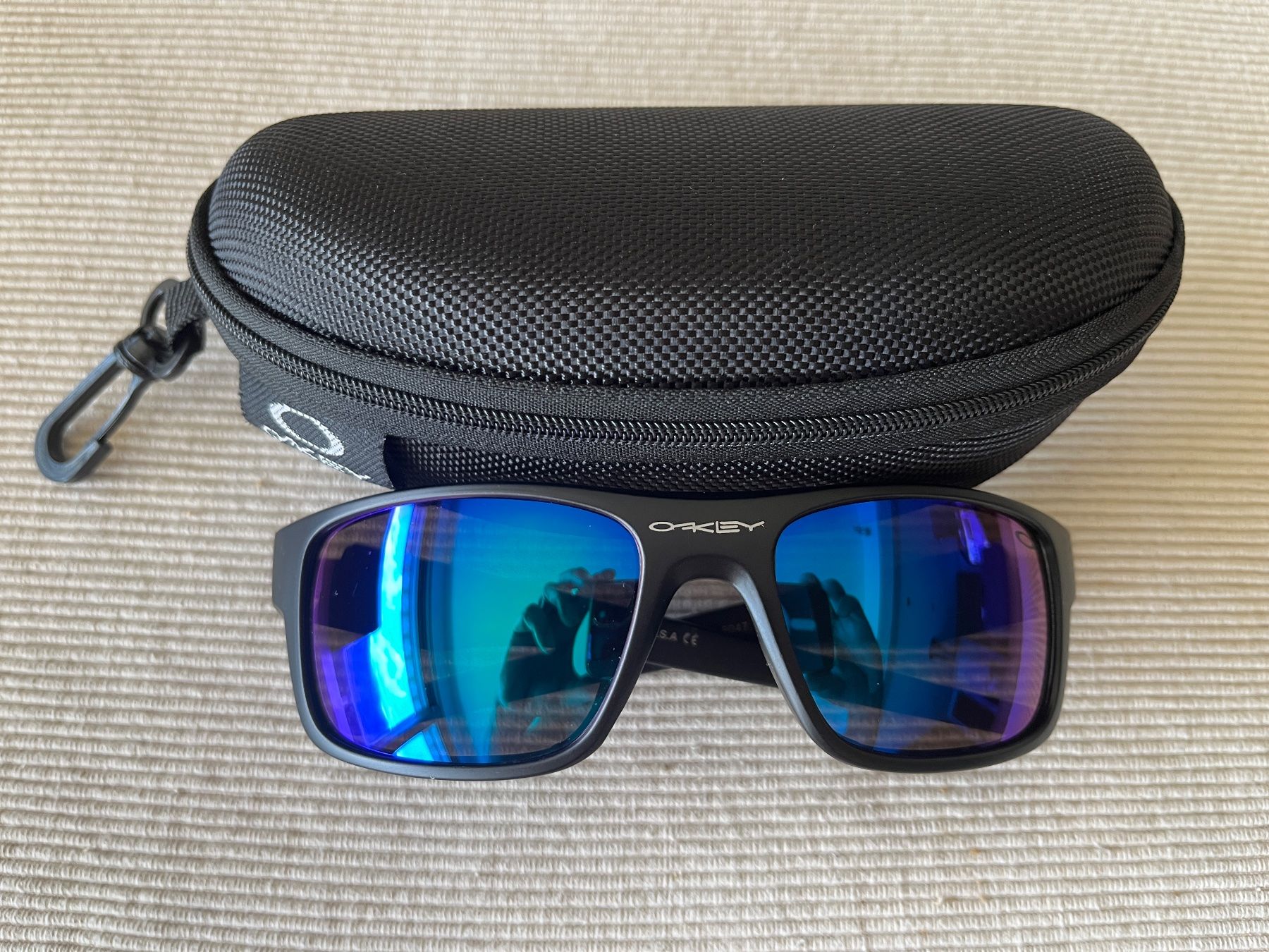 Oakley Occhiali & Lenti: Lunette de soleil estampillé Oakley. – Nuovo (secondo la descrizione) da Flanthey venduto da Didiphil