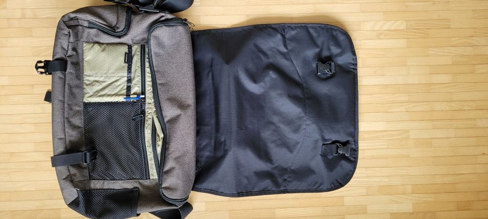 Dakine Borse: Tasche (Dakine) für Laptop und/- oder Schulunterlagen – Usato da Seuzach venduto da lobomarino 2