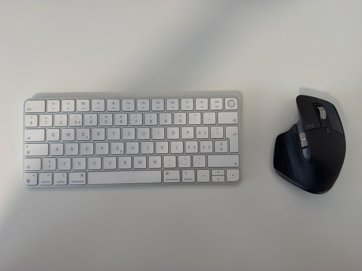 Apple Tastiere: Apple Magic Keyboard + LOGITECH MX Master 3S – Usato da Murten venduto da 0O7