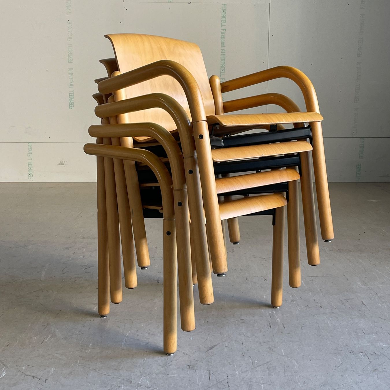 Dietiker Sedie: 4er Set 1980er Beizenstühle von Thonet – Usato da Bern venduto da Modern-Era 3