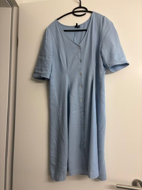 Vestiti: Hellblaues Kleid 45% Leinen, 55% Viscose, Grösse S/M – Nuovo (secondo la descrizione) da Pfäffikon ZH venduto da GZHDZV