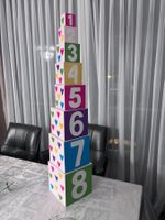Bunter Stapelturm aus Karton, super Zustand, Top!