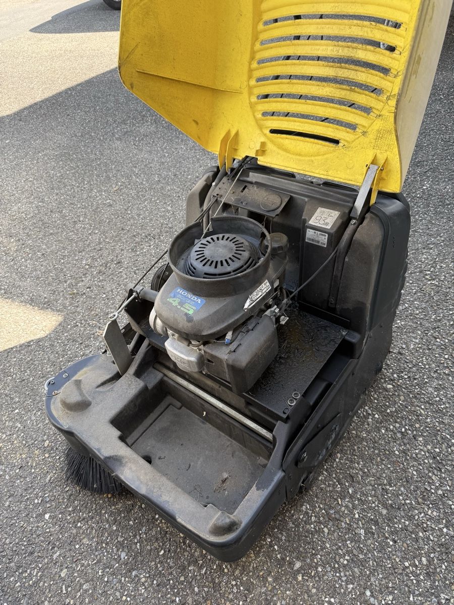 Kärcher Tutte le macchine: Kehrmaschine Kärcher KSM 750 – Usato da Mosen venduto da Dude01 1