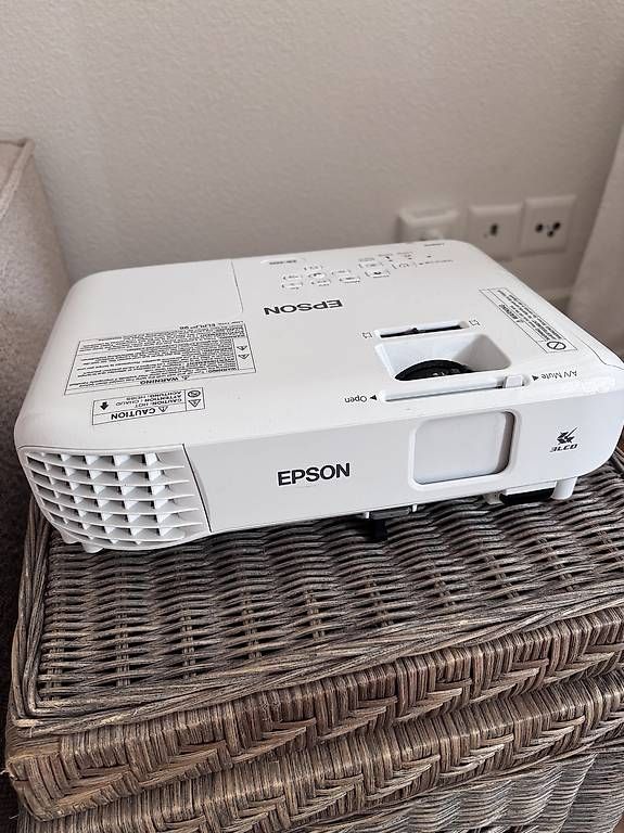 Epson Proiettori: Epson X05 Beamer (XGDA) – Usato da Zürich venduto da sam_bam