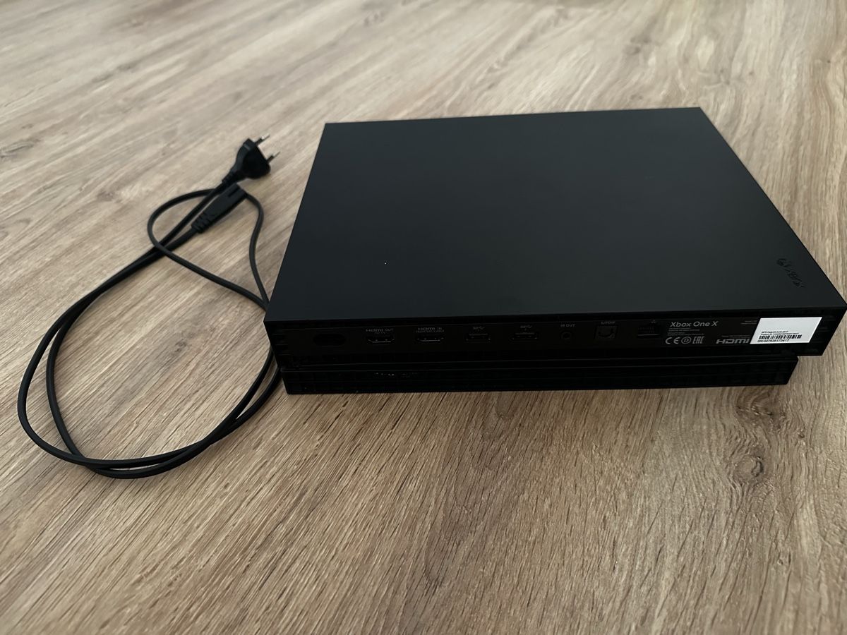 Microsoft Console: Xbox one X mit 10 Spielen – Usato da Grabs venduto da atomi39 2