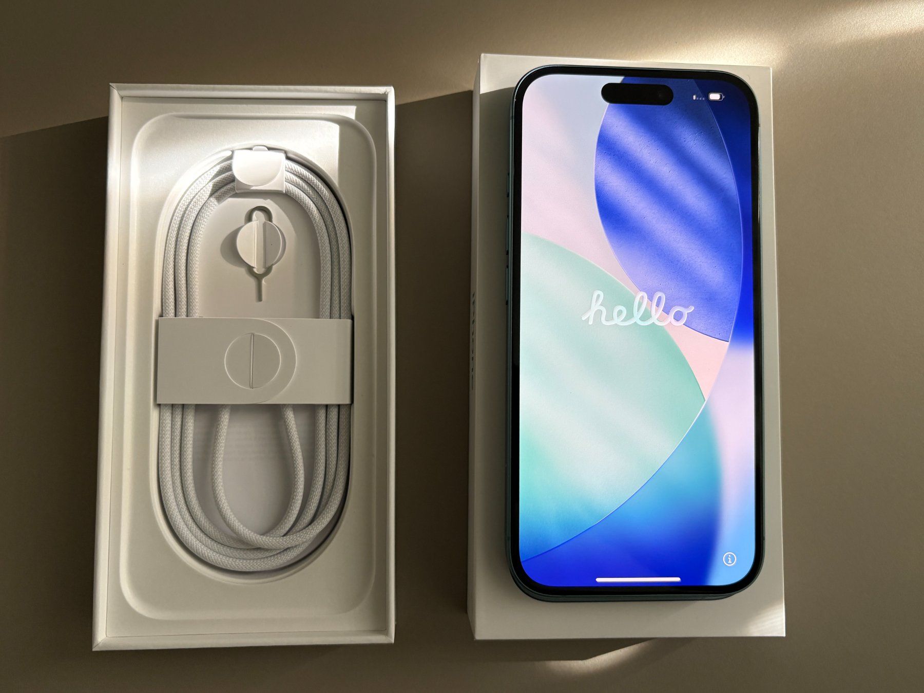 Apple Portables: iPhone 16 – D'occasion à Reinach BL par Lightroom