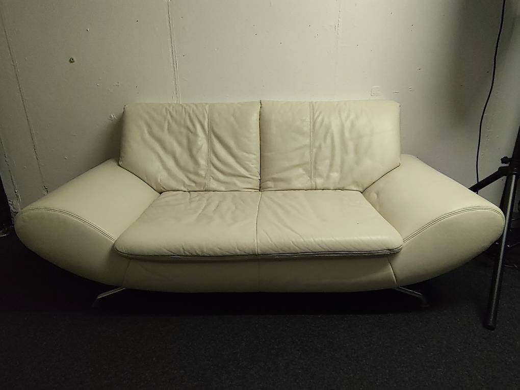 Divani: Gratis Echtledersofa weiss klein – Usato da Lachen SZ venduto da Kamelfluesterer 3