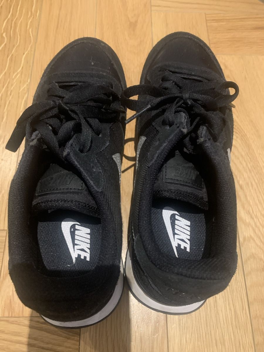 Nike Scarpe da uomo: Nike Turnschuhe dunkelblau/silber – Usato da Zürich venduto da baby0022