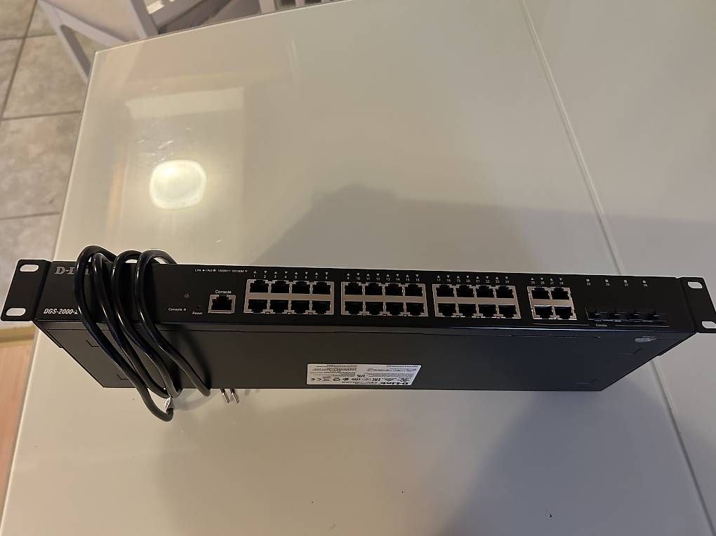 Hubs & Switches: D-Link Switch DGS-2000-28 28 Port – D'occasion à Müllheim Dorf par castor29