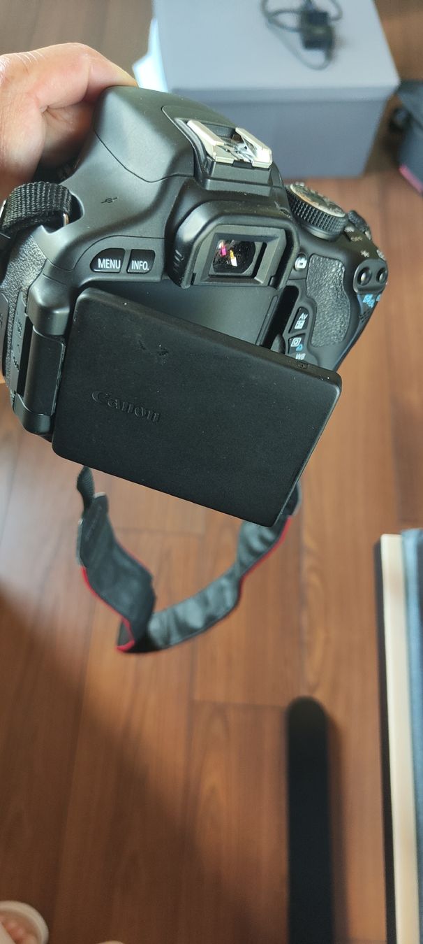 Canon Fotocamera: Digitalkamera Canon EOS 600D Set mit Objektiv – Usato da Muhen venduto da Hummingbird80 5