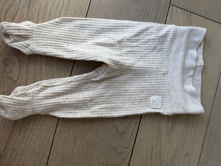 H&M Baby Rippstrick-Hose mit Füsschen, beige meliert, Bio-Ba