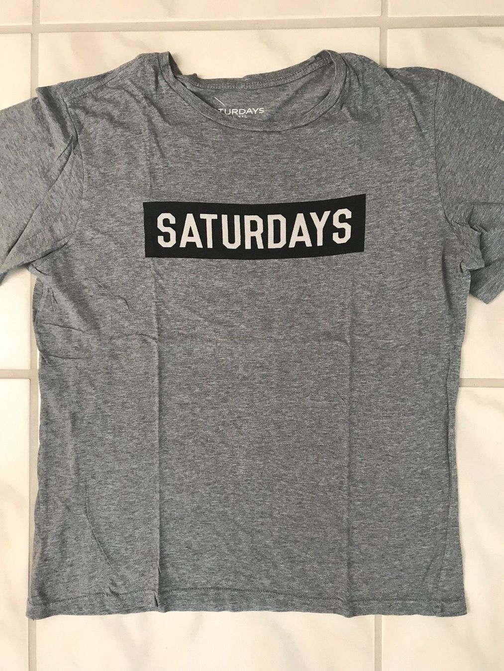 T-shirt: Saturdays shirt grau, L – Usato da Langnau am Albis venduto da CollectingCoRe
