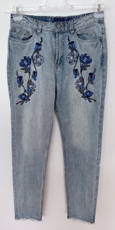 Top Zustand! Trendy Jeans mit floralen Stickereien & Fransen