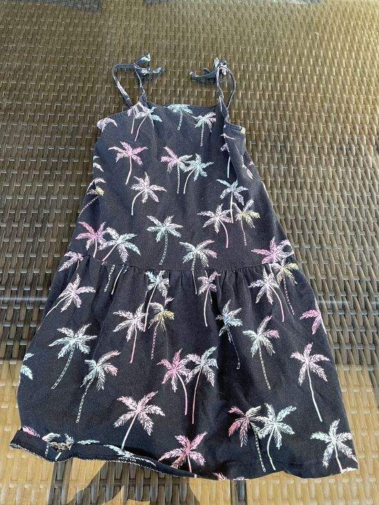 Vestiti & Gonne: Mädchen Sommerkleid mit Palmen 122/128 – Usato da Bergdietikon venduto da antovale