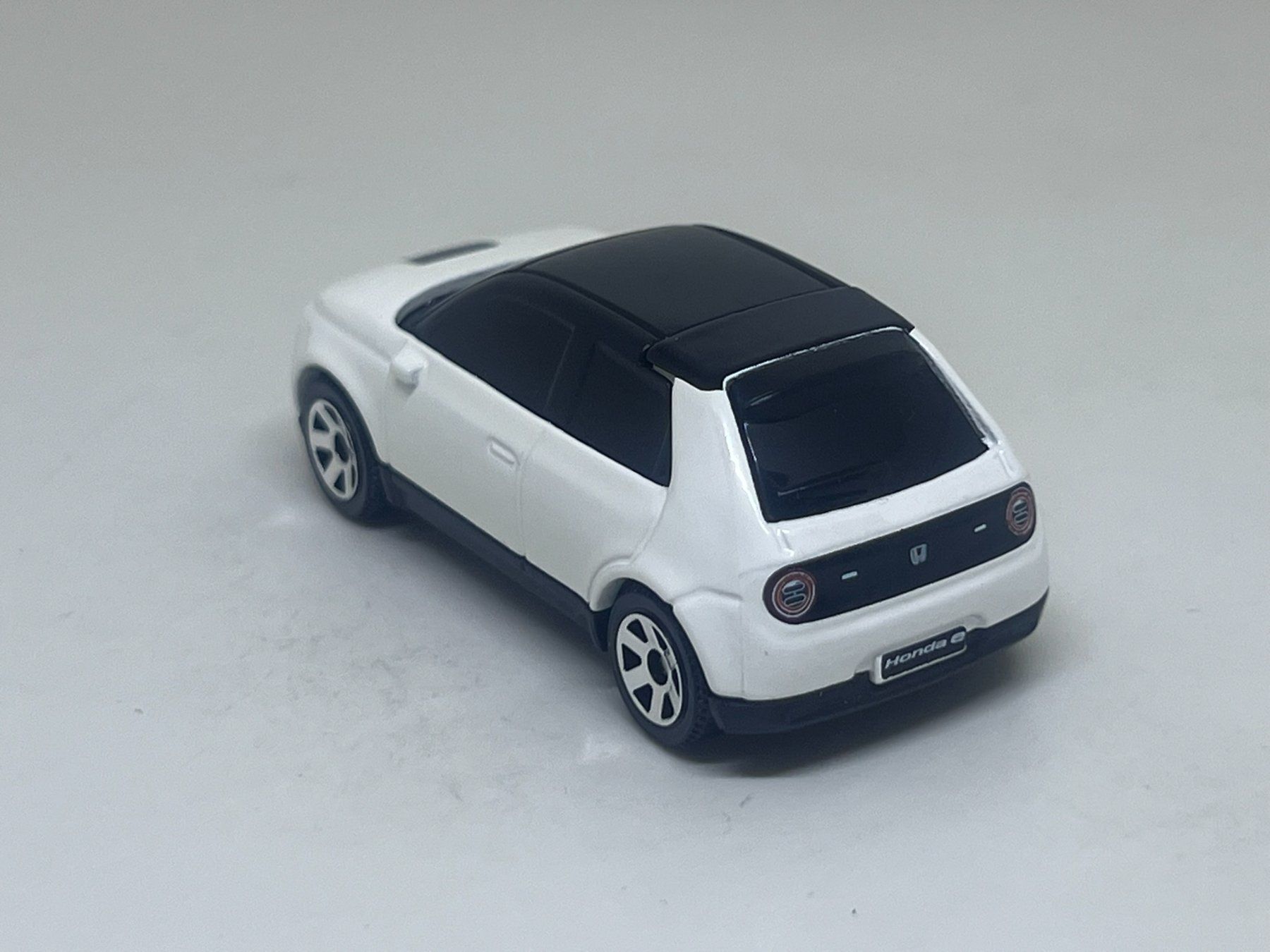 Matchbox Modellini d'auto: Matchbox 2020 Honda E #672 – Usato da Wildegg venduto da LaaBoutique 2