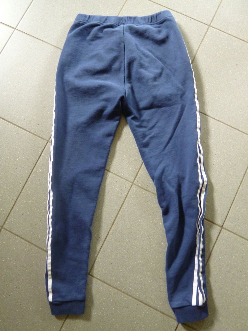 Adidas Hosen: ADIDAS  blaue Trainerhose Gr. 36 – Gebraucht aus Dättlikon von Mamakuga 1