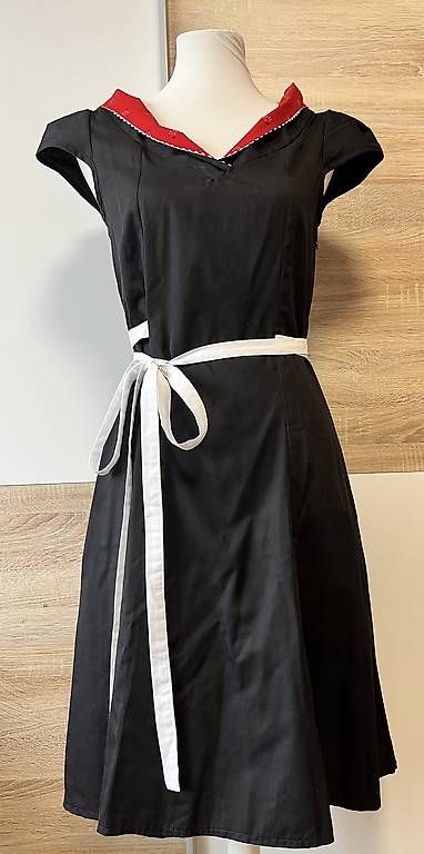 Vestiti: Kaputzendirndl – Usato da Widnau venduto da Alexona