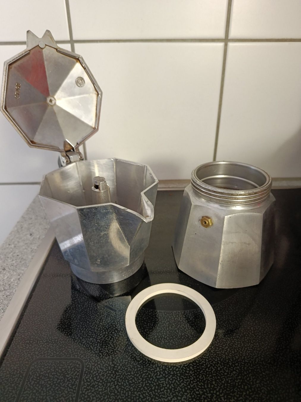 Macchine per caffè & Macchine per espresso: Cafetière Moka 6 Tasses – Usato da Biel/Bienne venduto da mor_gbm5 1
