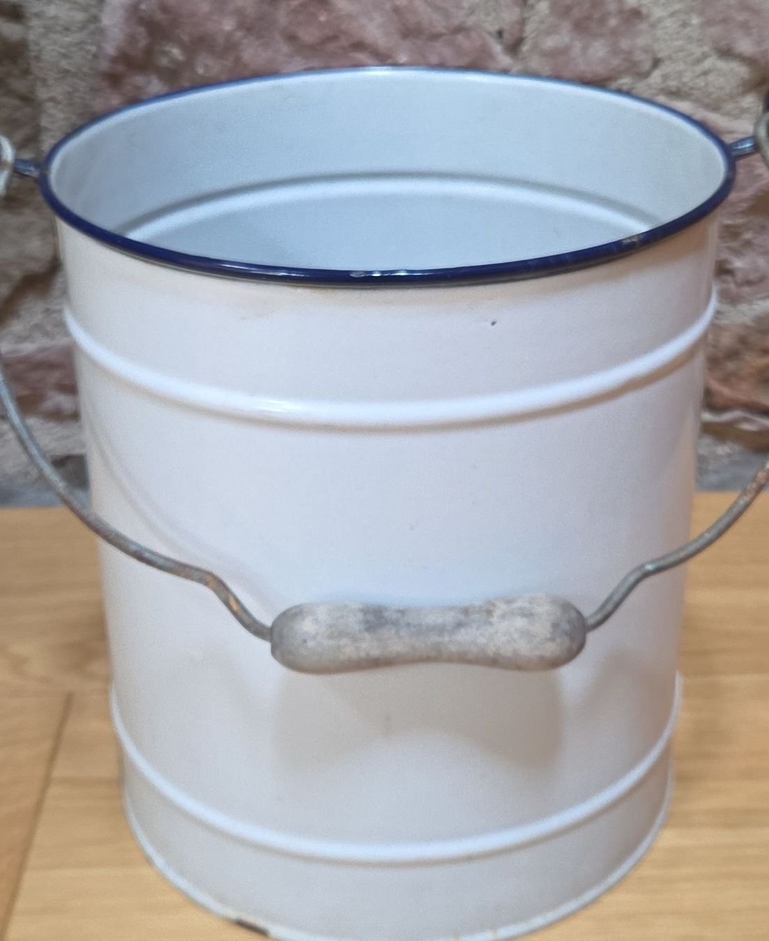 Altro per la casa: Vintage Emaille Eimer mit Holzgriff – Usato da Basel venduto da yae_7ktl