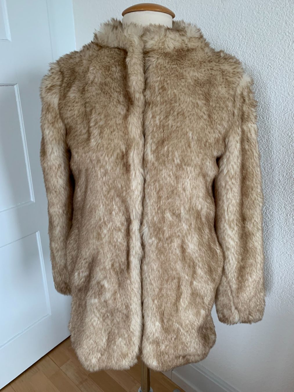 Asos Jacken: asos Damen Kunstfell Jacke, Gr. 36, Beige – Gebraucht aus Worb von farben20zauber