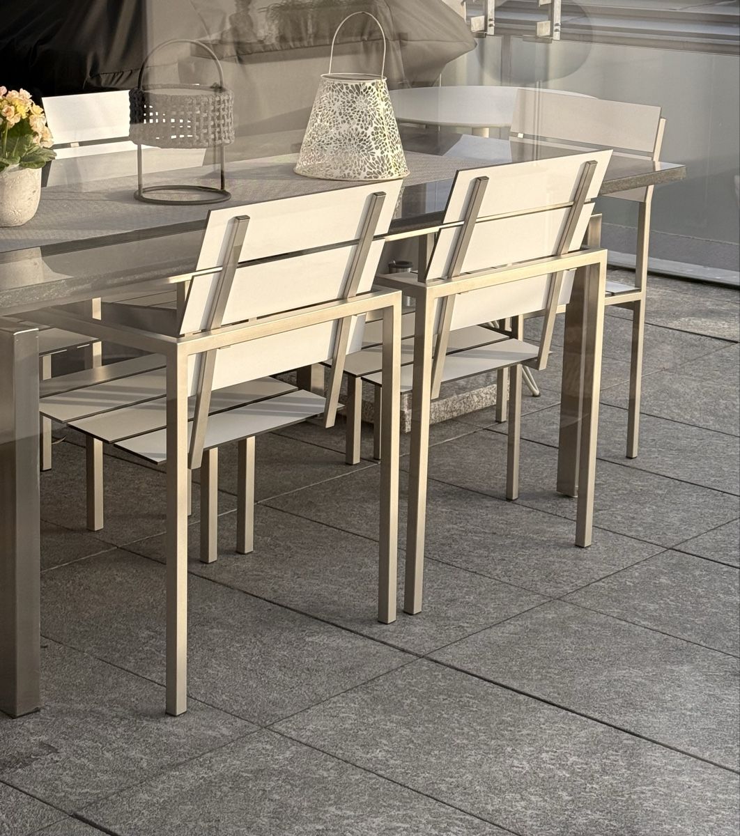 Stühle: 4 Gartenstühle, robust und wetterfest – Gebraucht aus Worb von Soben 4
