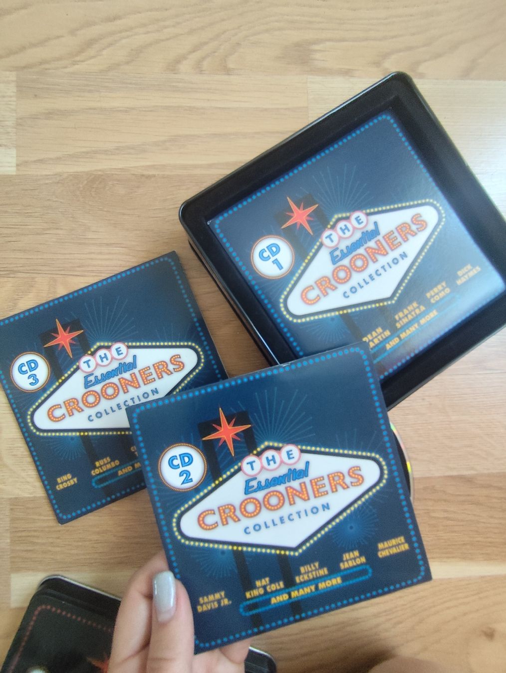 CD: The Essential Crooners Collection - 3 CD Tin Box Set – Usato da Mägenwil venduto da VintageGirly 2