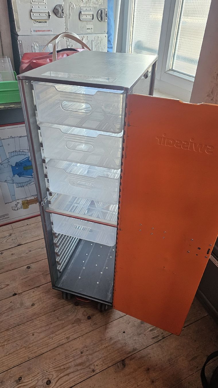 Swissair Altro in Aeronautica: Swissair-Trolley Restauriert – Usato da Glattfelden venduto da hbct 3