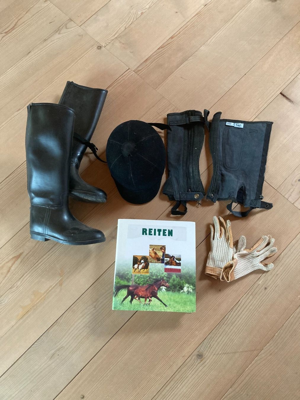 Caschi: Reit Set Helm/Stiefel/Gamaschen – Usato da Boltigen venduto da emolaki 1