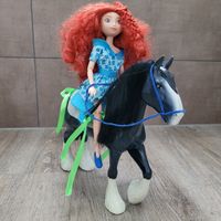 Barbie Pferd Magnus und Puppe Merida