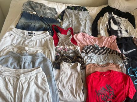 Kleiderpaket S/M – sportlich & casual 🖤